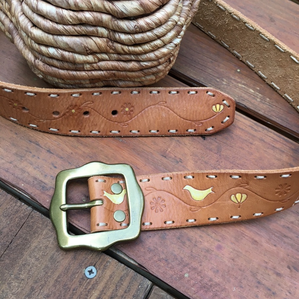 Lucky Brand Embossed 100% Leather Belt With Solid Brass Buckle Size 32 Birds - Picture 7 of 9